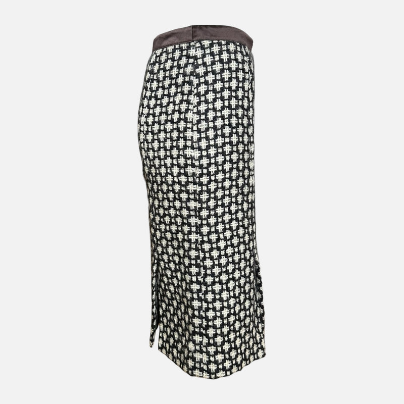 Miu Miu F/W 2000 Black And White Wool Boucle Houndstooth Pencil Skirt With Contrast Waistband