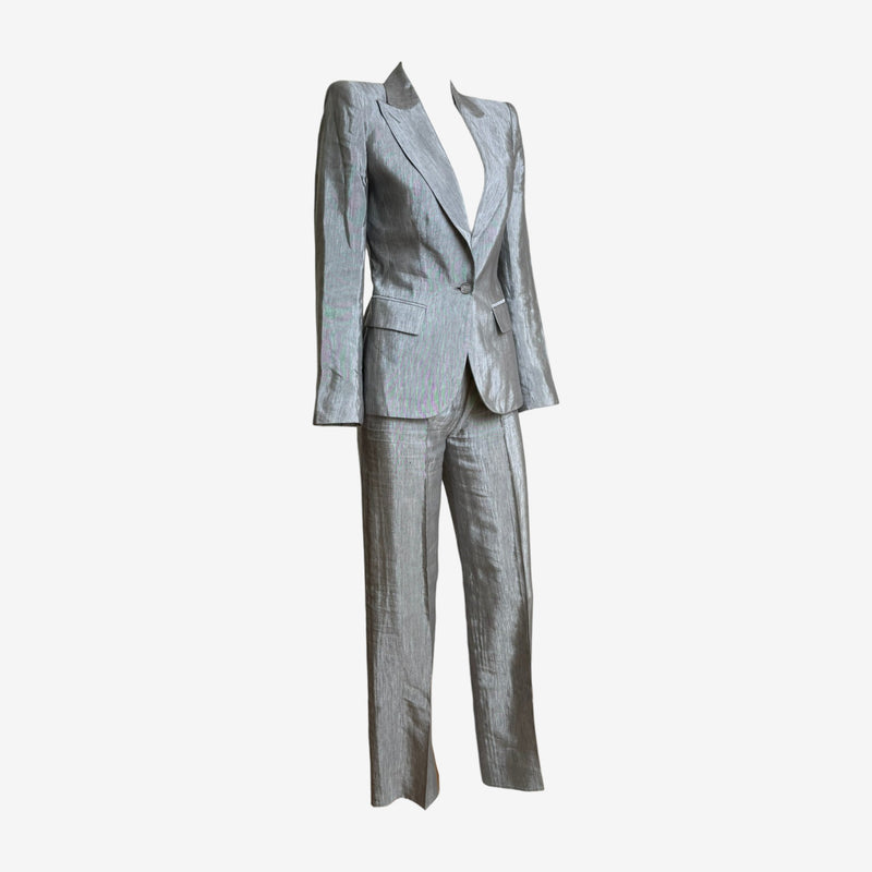 Alexander McQueen grey wool suit jacket front, single-breasted closure with flap pockets and nipped waist