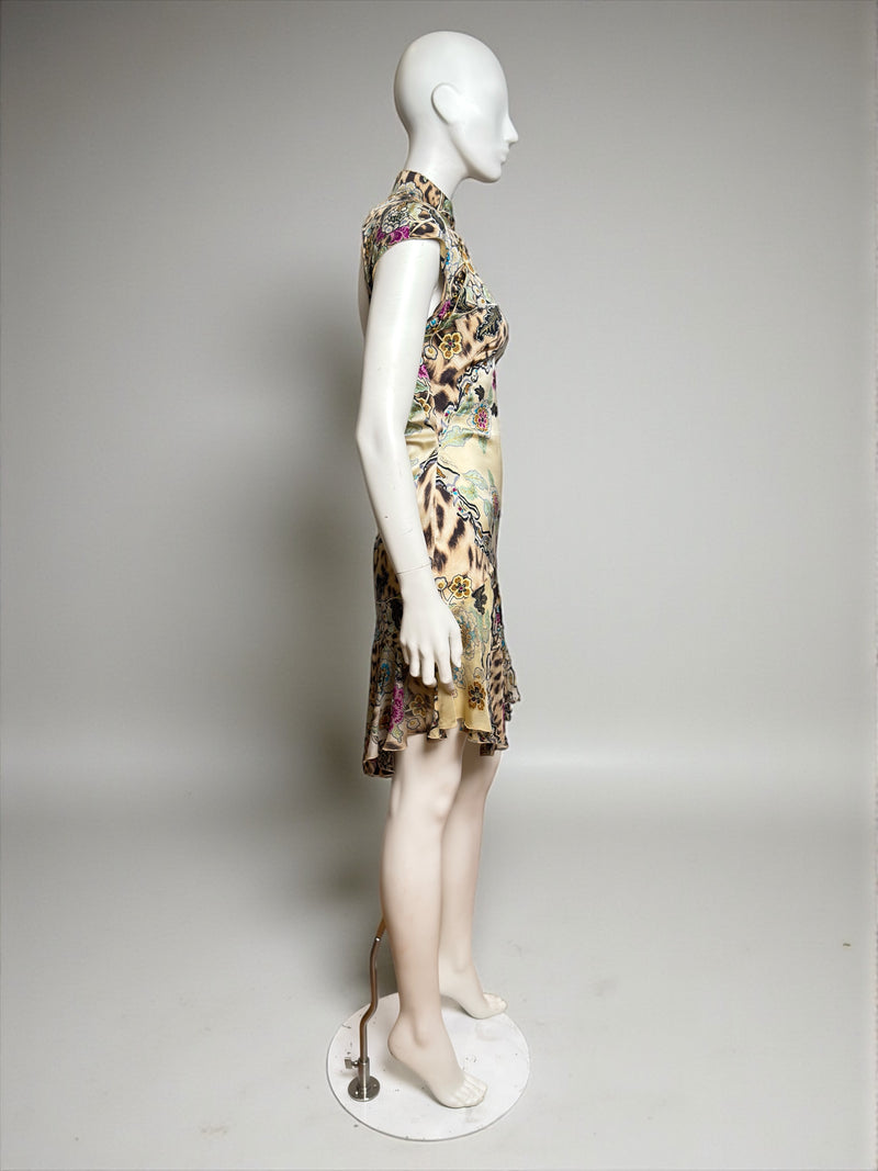 Yellow silk cheongsam mini dress by Roberto Cavalli, cap sleeve and chest print close-up