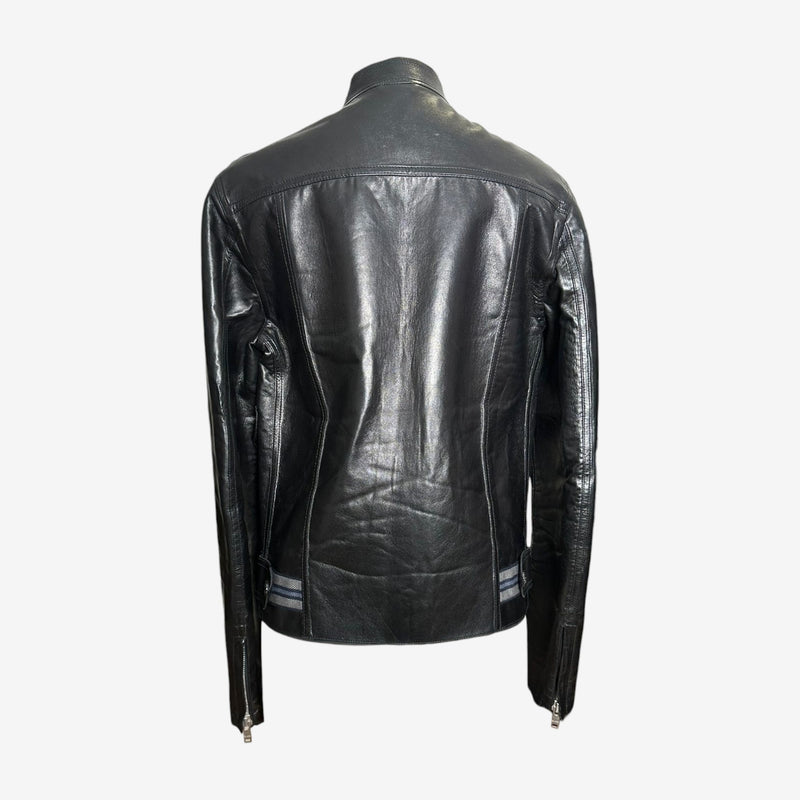 Black leather moto jacket by Gucci Tom Ford, detail of snap collar closure